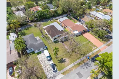 2048 NE 180th St, North Miami Beach, FL 33162 - Photo 25