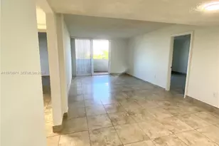 10090 NW 80th Ct, Hialeah Gardens, FL 33016 - Photo 9