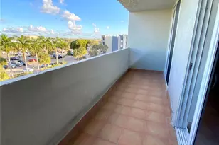 10090 NW 80th Ct, Hialeah Gardens, FL 33016 - Photo 11