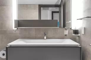 31 SE 5th St, Miami, FL 33131 - Photo 17