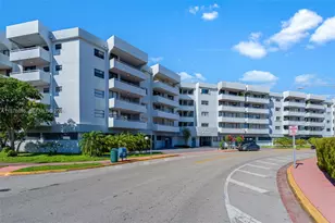 7300 Wayne Ave, Miami Beach, FL 33141 - Photo 25