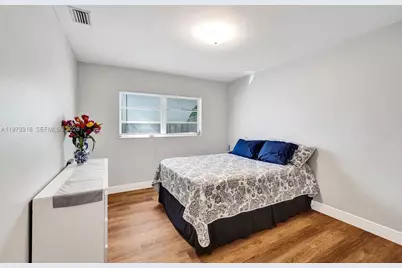 4621 NE 2nd Ave, Oakland Park, FL 33334 - Photo 17