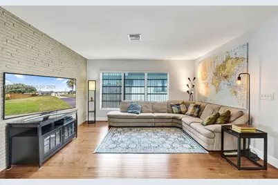 4621 NE 2nd Ave, Oakland Park, FL 33334 - Photo 3