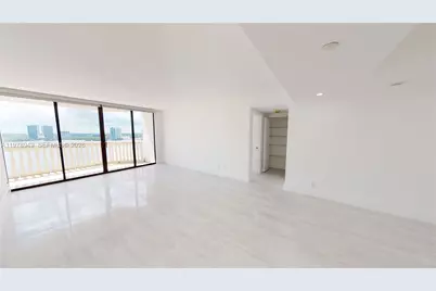 1000 W Island Blvd #1812, Aventura, FL 33160 - Photo 11
