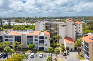 2322 S Cypress Bend Dr, Pompano Beach, FL 33069 - Photo 11