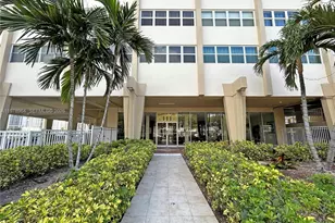111 Golden Isles Dr, Hallandale Beach, FL 33009 - Photo 13