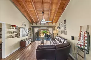 10301 Laurel Ct, Pembroke Pines, FL 33026 - Photo 9