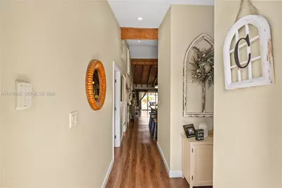 10301 Laurel Ct, Pembroke Pines, FL 33026 - Photo 5