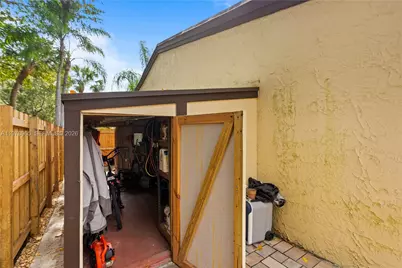 10301 Laurel Ct, Pembroke Pines, FL 33026 - Photo 59