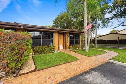 10301 Laurel Ct, Pembroke Pines, FL 33026 - Photo 3