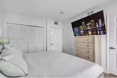 900 SW 8th St #1603, Miami, FL 33130 - Photo 13