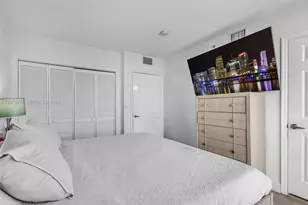 900 SW 8th St, Miami, FL 33130 - Photo 13