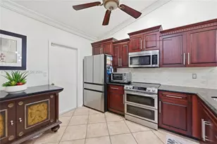 8249 NW 70th St, Tamarac, FL 33321 - Photo 9