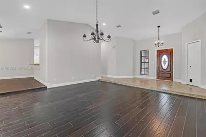 5621 Carriage Ln, Davie, FL 33331 - Photo 5