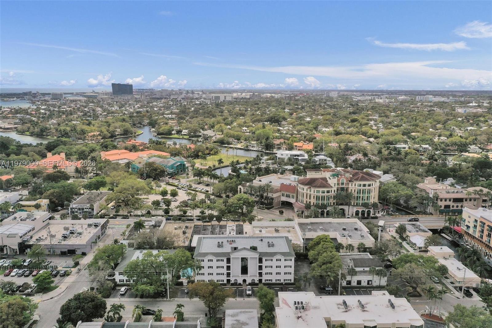 1212 SE 2nd Ct #301 main architectural view
