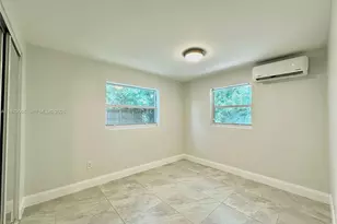 1279 NE 40th Pl, Oakland Park, FL 33334 - Photo 3