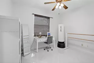 1221 NW 141st Ave, Pembroke Pines, FL 33028 - Photo 37