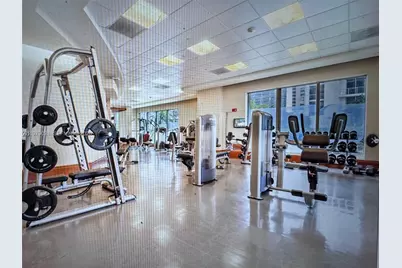 1060 Brickell Ave #1613, Miami, FL 33131 - Photo 11