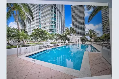 1060 Brickell Ave #1613, Miami, FL 33131 - Photo 9