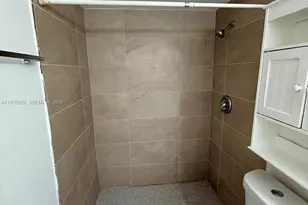 17911 NW 68th Ave, Hialeah, FL 33015 - Photo 9