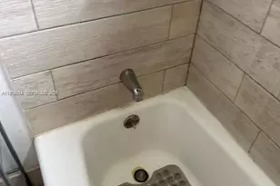 2430 NE 135th St, North Miami, FL 33181 - Photo 21