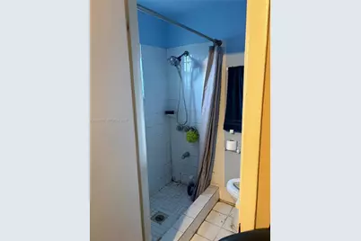 740 NE 4th Pl, Hialeah, FL 33010 - Photo 13