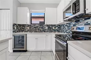 2541 SE 1st St, Homestead, FL 33033 - Photo 9