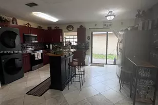 2370 NW 122nd Dr, Coral Springs, FL 33065 - Photo 9