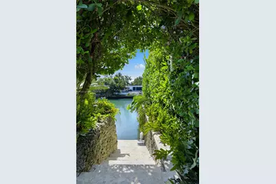 536 Jeronimo Dr, Coral Gables, FL 33146 - Photo 51