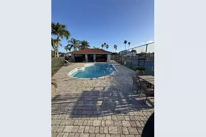 19750 Cypress Ct, Hialeah, FL 33015 - Photo 31