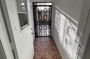 19750 Cypress Ct, Hialeah, FL 33015 - Photo 27