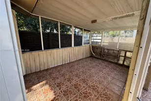 19750 Cypress Ct, Hialeah, FL 33015 - Photo 29