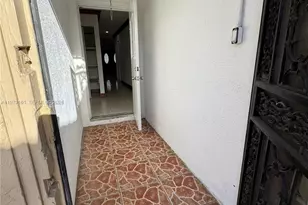 19750 Cypress Ct, Hialeah, FL 33015 - Photo 31