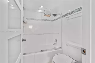 6900 Bay Dr, Miami Beach, FL 33141 - Photo 31