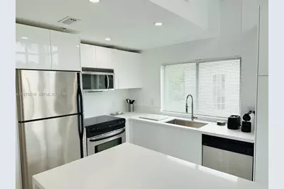 7700 Collins Ave #5, Miami Beach, FL 33141 - Photo 9