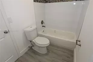 2831 N Oakland Forest Dr, Oakland Park, FL 33309 - Photo 15