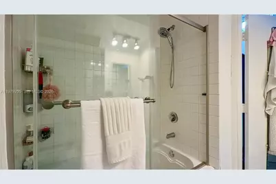 10 SW South River Dr #715, Miami, FL 33130 - Photo 11