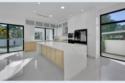 472 S Royal Poinciana Blvd, Miami Springs, FL 33166 - Photo 11