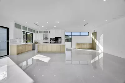 472 S Royal Poinciana Blvd, Miami Springs, FL 33166 - Photo 9