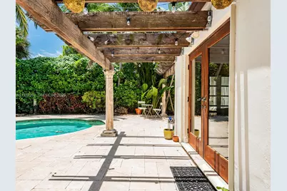 8927 Hawthorne Ave, Surfside, FL 33154 - Photo 7