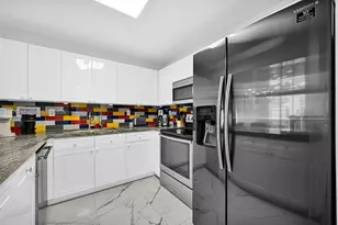 2301 Collins Ave, Miami Beach, FL 33139 - Photo 11