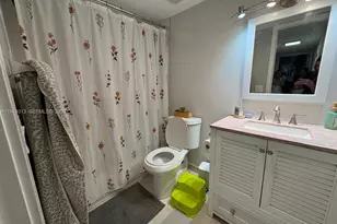 10280 NW 9th St Cir, Miami, FL 33172 - Photo 11