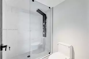 3530 Mystic Pointe Dr, Aventura, FL 33180 - Photo 29