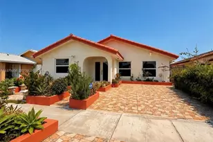 910 SW 140th Ave, Miami, FL 33184 - Photo 1