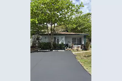 825 NE 7th St #rear, Hallandale Beach, FL 33009 - Photo 1