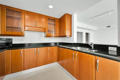 19400 Turnberry Way #932, Aventura, FL 33180 - Photo 5