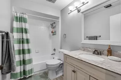 1305 NW 122nd Ter, Pembroke Pines, FL 33026 - Photo 17