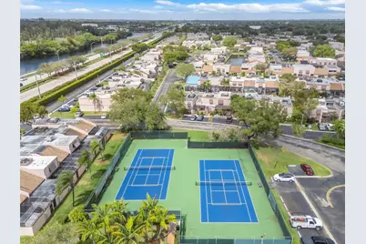 1305 NW 122nd Ter, Pembroke Pines, FL 33026 - Photo 35