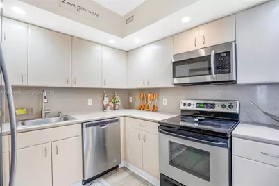 5600 Collins Ave #16B, Miami Beach, FL 33140 - Photo 11