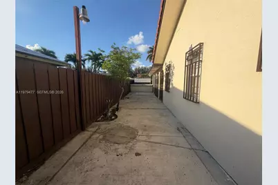 1090 NW 128th Ct, Miami, FL 33182 - Photo 41